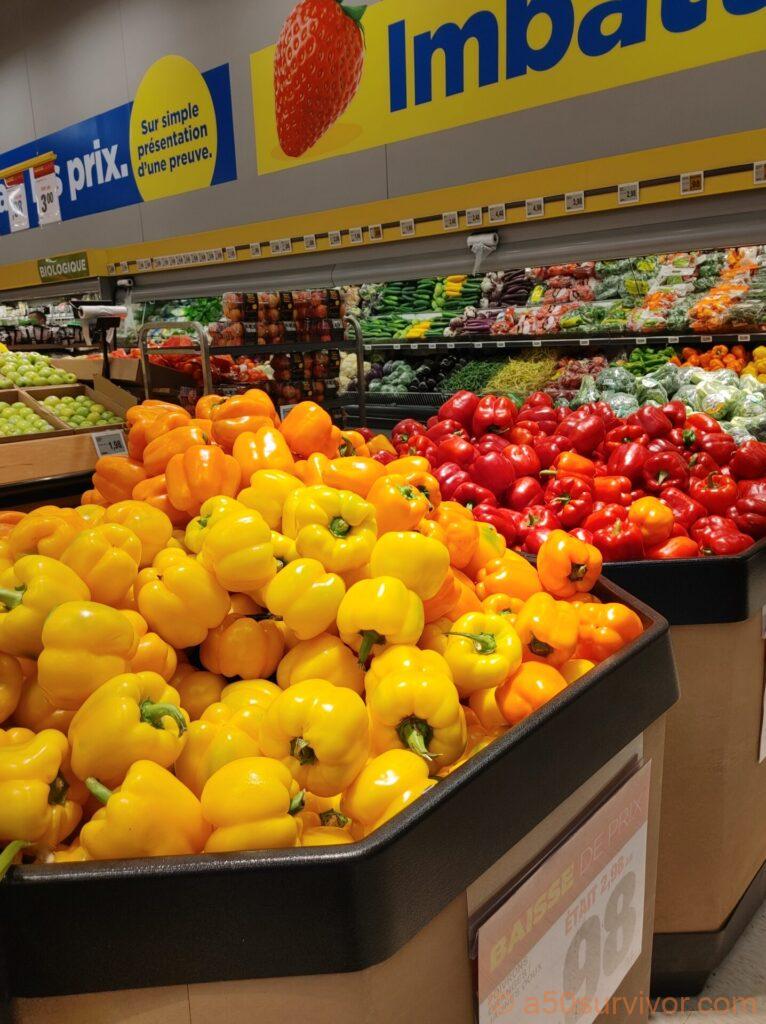 生鮮食品売り場はいつも色鮮やか